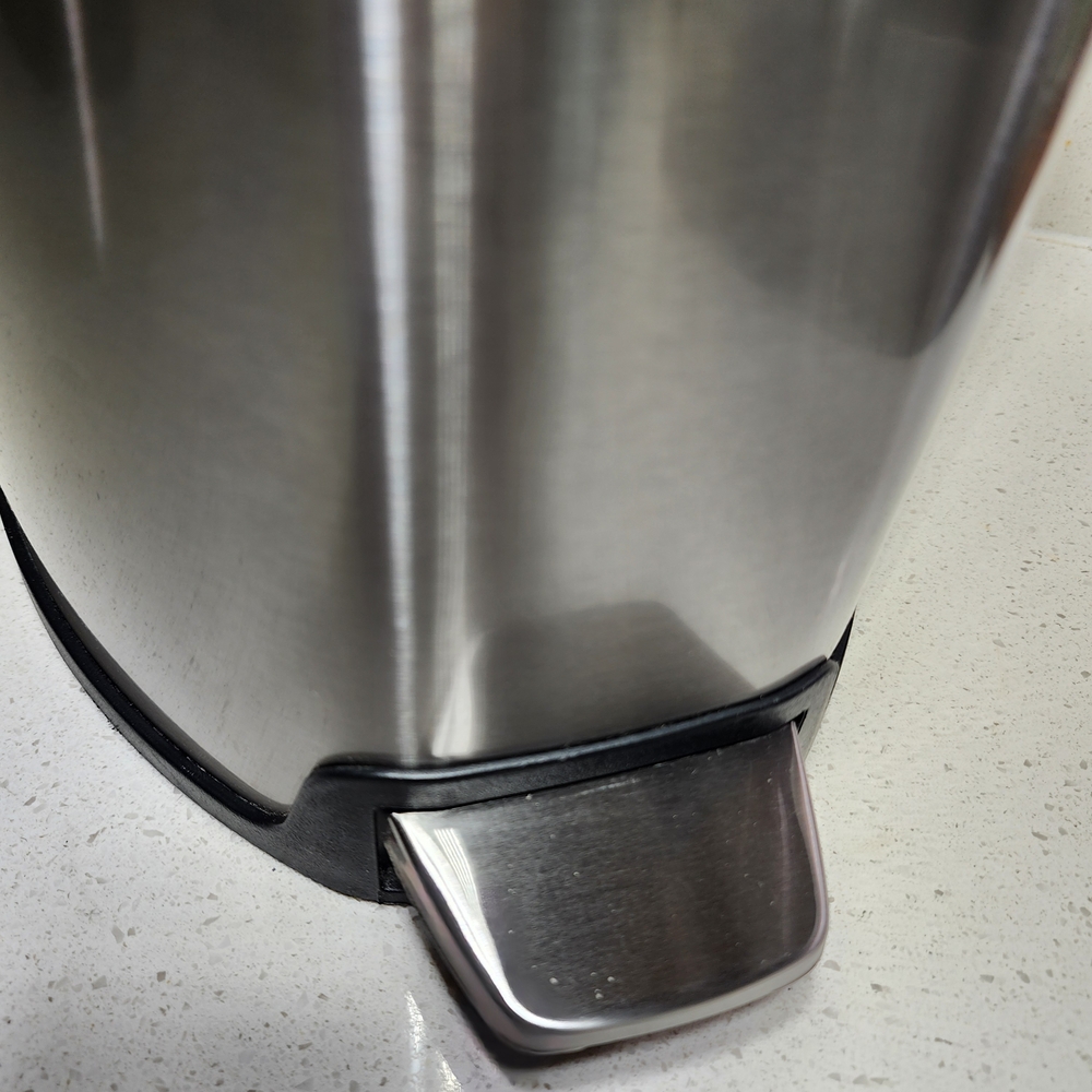 Stainless Steel Trash Can with Pedal. Receptable With Lid. New No Tags - Picture 4 of 13